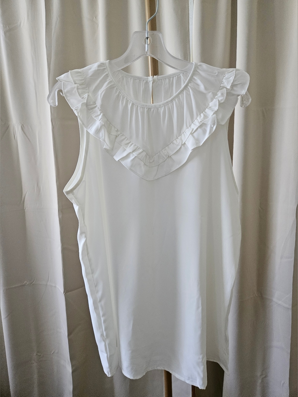 Wholesalesir – Delicate White Ruffle Neck Sleeveless Blouse - Picture 2 of 6